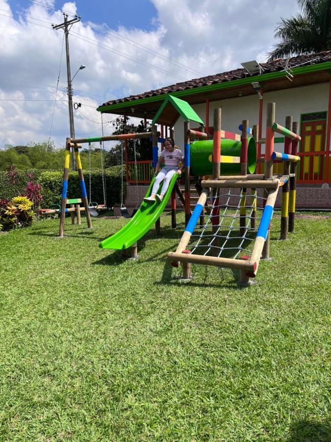 Alojamiento Campestre Hawaii モンテネグロ エクステリア 写真
