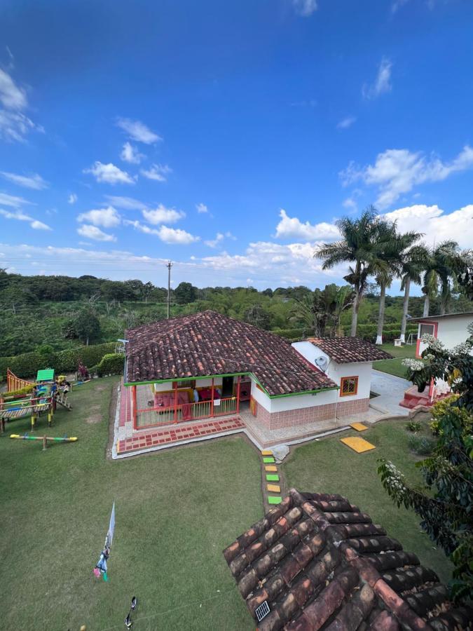 Alojamiento Campestre Hawaii モンテネグロ エクステリア 写真
