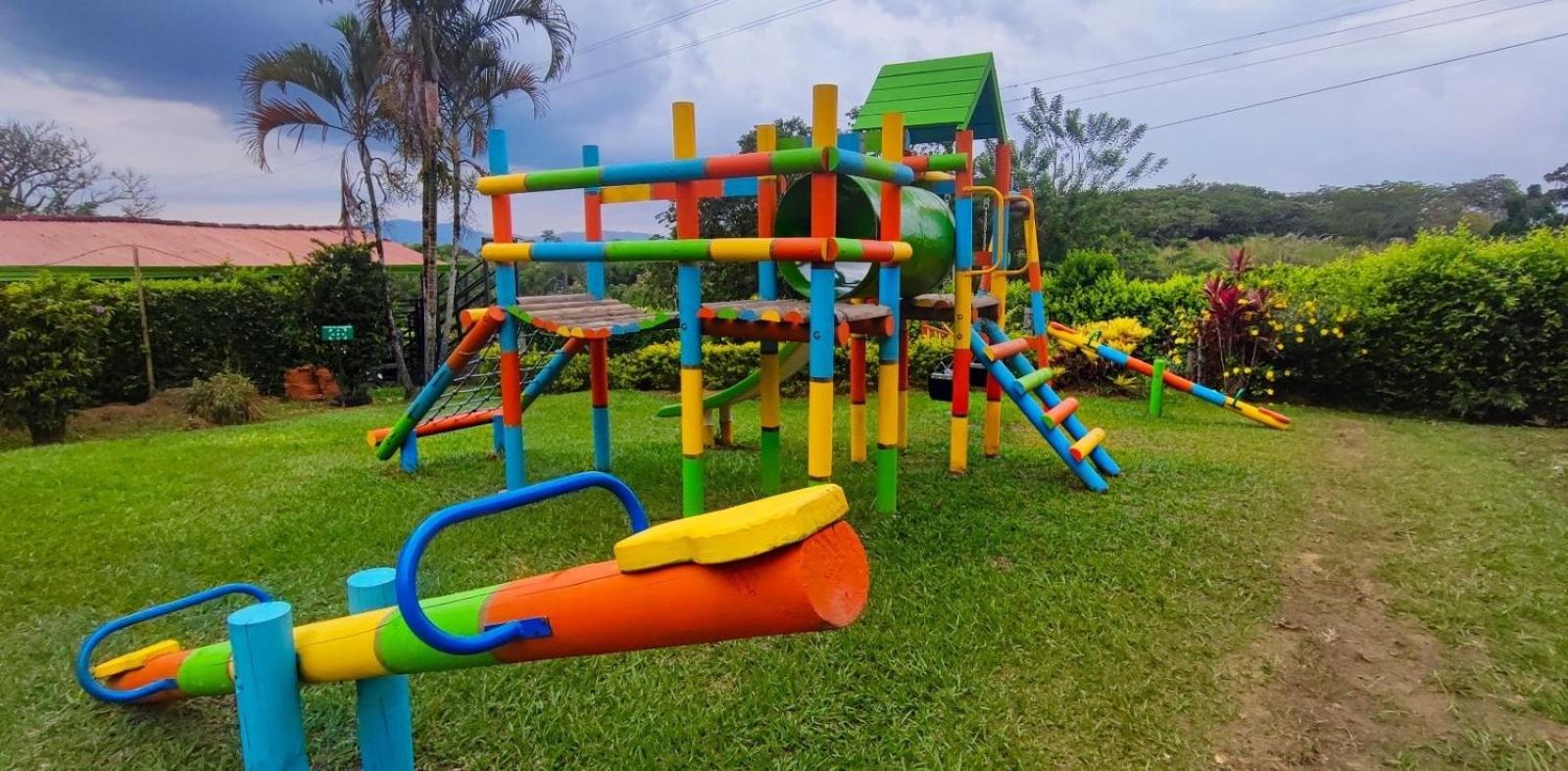 Alojamiento Campestre Hawaii モンテネグロ エクステリア 写真