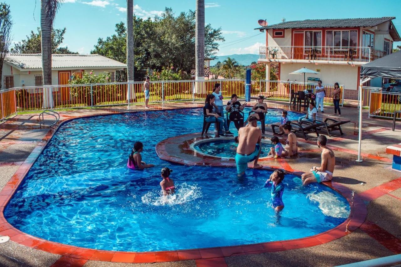 Alojamiento Campestre Hawaii モンテネグロ エクステリア 写真